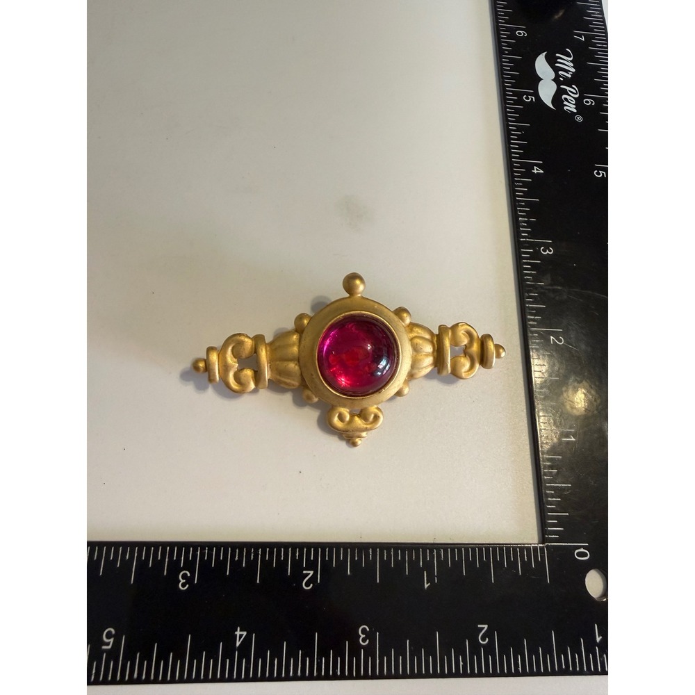 Vintage Matte Gold Tone Red Cabochon Brooch Ornate Scroll Pin‎ Renaissance Style